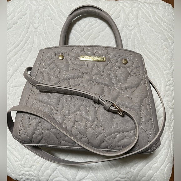 Betsey Johnson Handbags - Betsey Johnson NWOTs Gray Heart Handbag.